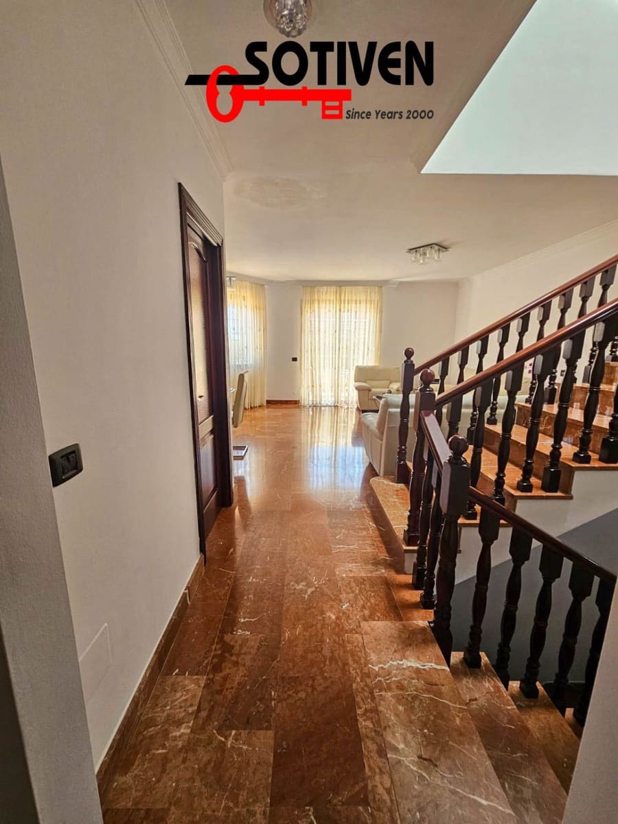 4 bedroom Villa for sale in Adeje with garage - € 685,000 (Ref: 9568215)