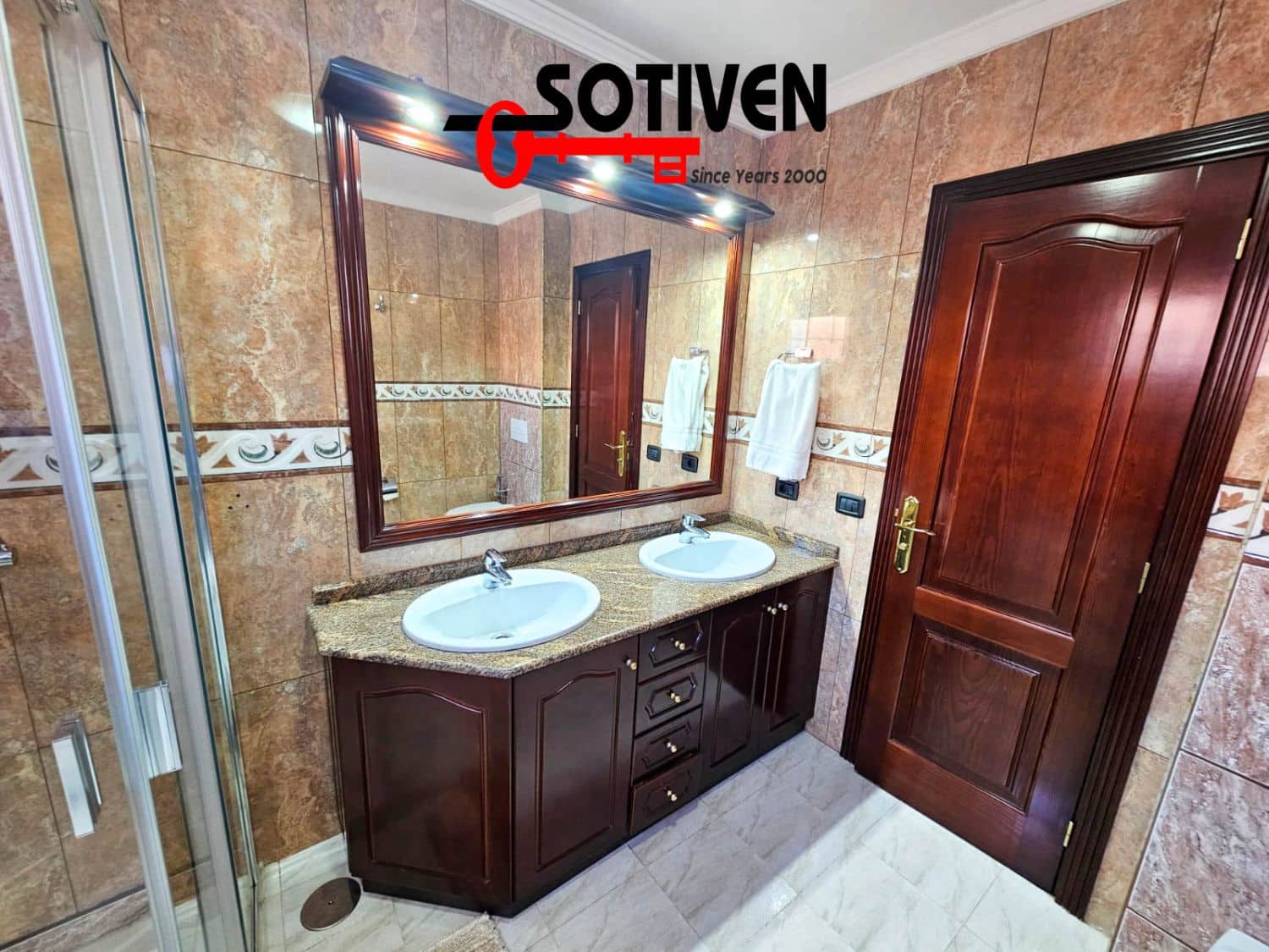 4 bedroom Villa for sale in Adeje with garage - € 685,000 (Ref: 9568215)