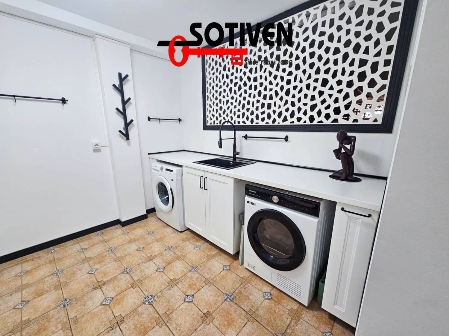 4 bedroom Villa for sale in Adeje with garage - € 685,000 (Ref: 9568215)