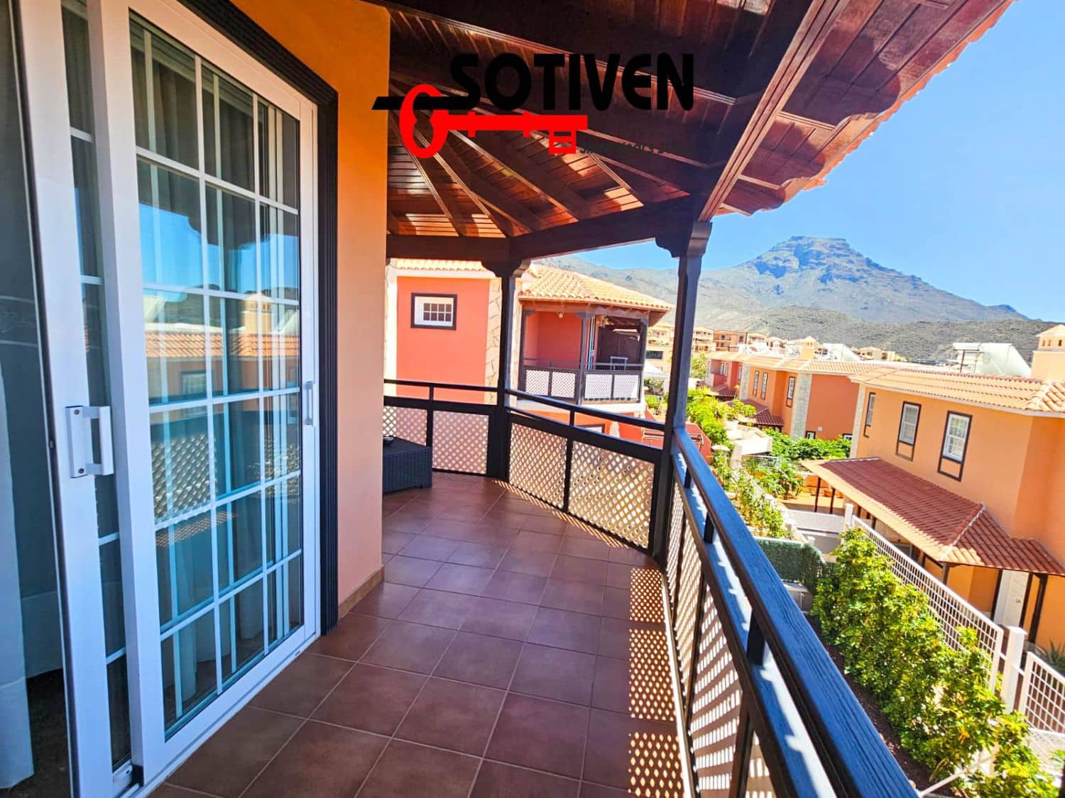 4 bedroom Villa for sale in Adeje with garage - € 685,000 (Ref: 9568215)