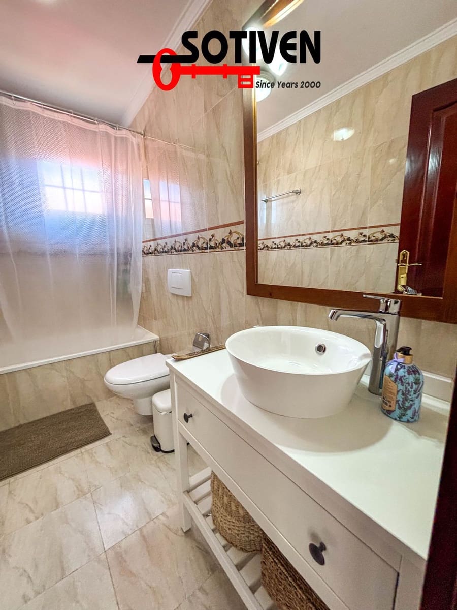 4 bedroom Villa for sale in Adeje with garage - € 685,000 (Ref: 9568215)