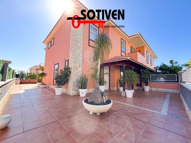 4 sovrum Villa till salu i Adeje med garage - 685 000 € (Ref: 9568215)