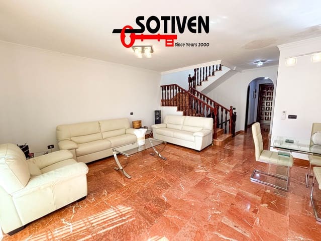 4 sovrum Villa till salu i Adeje med garage - 685 000 € (Ref: 9568215)