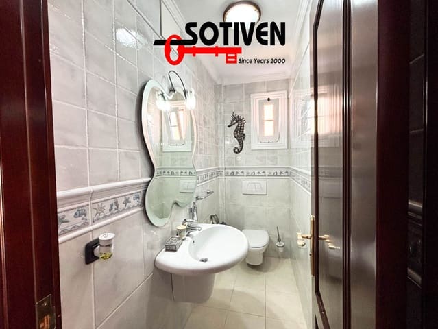 4 sovrum Villa till salu i Adeje med garage - 685 000 € (Ref: 9568215)