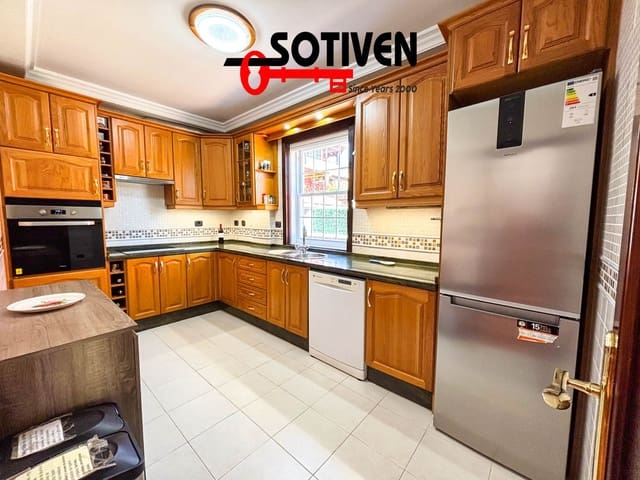 4 sovrum Villa till salu i Adeje med garage - 685 000 € (Ref: 9568215)