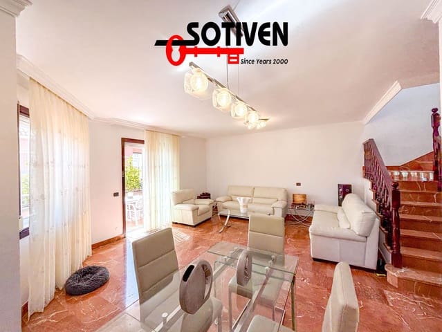 4 sovrum Villa till salu i Adeje med garage - 685 000 € (Ref: 9568215)