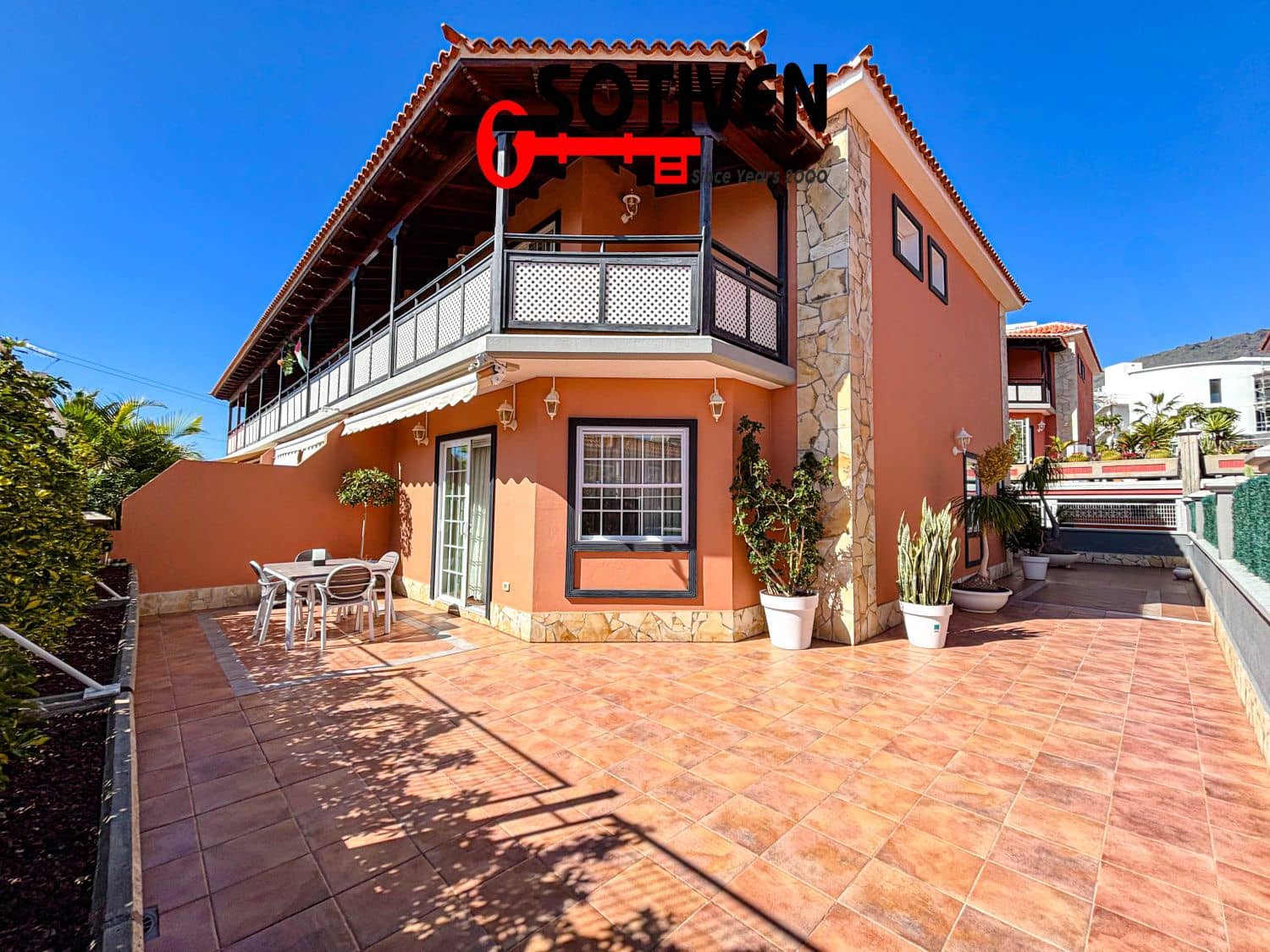 4 bedroom Villa for sale in Adeje with garage - € 685,000 (Ref: 9568215)