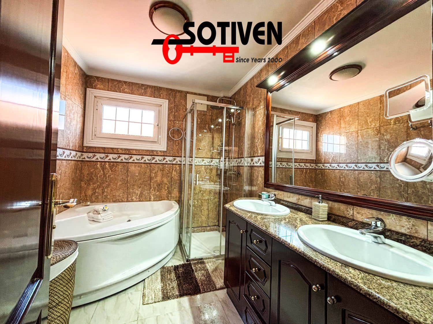 4 bedroom Villa for sale in Adeje with garage - € 685,000 (Ref: 9568215)