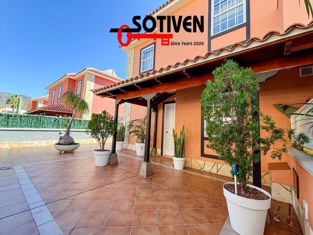 4 sovrum Villa till salu i Adeje med garage - 685 000 € (Ref: 9568215)