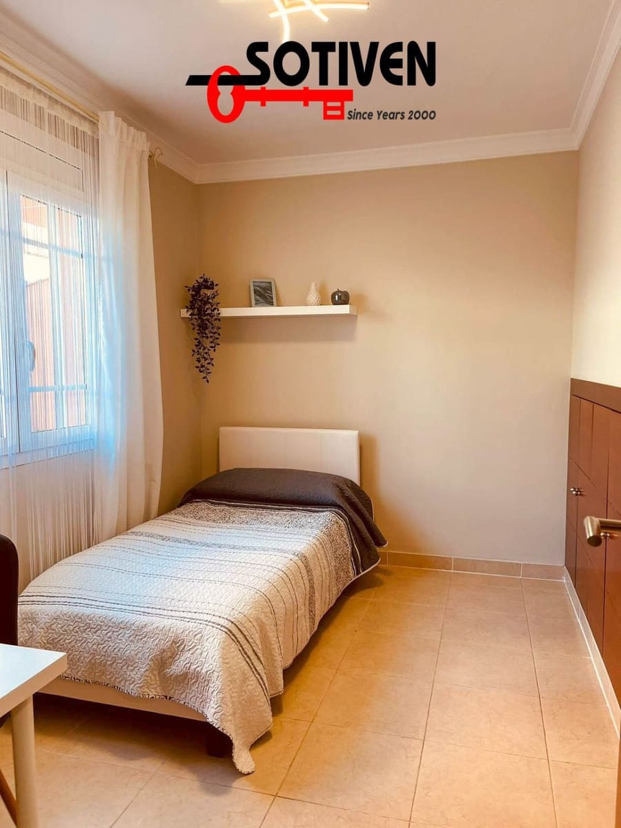 4 bedroom Villa for sale in Los Cristianos with garage - € 775,000 (Ref: 9611174)