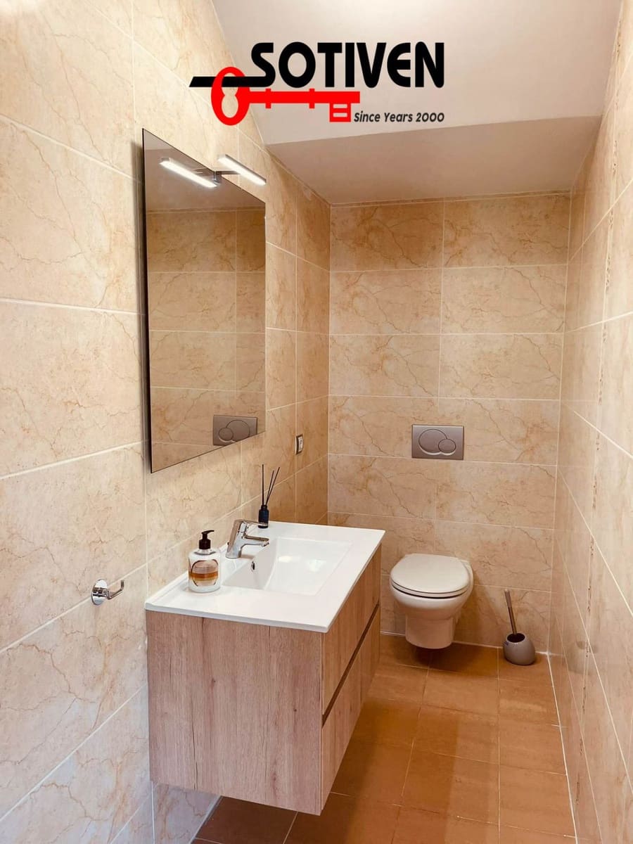 4 bedroom Villa for sale in Los Cristianos with garage - € 775,000 (Ref: 9611174)