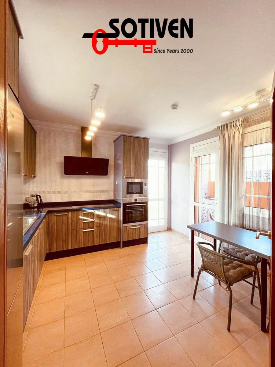 4 bedroom Villa for sale in Los Cristianos with garage - € 775,000 (Ref: 9611174)