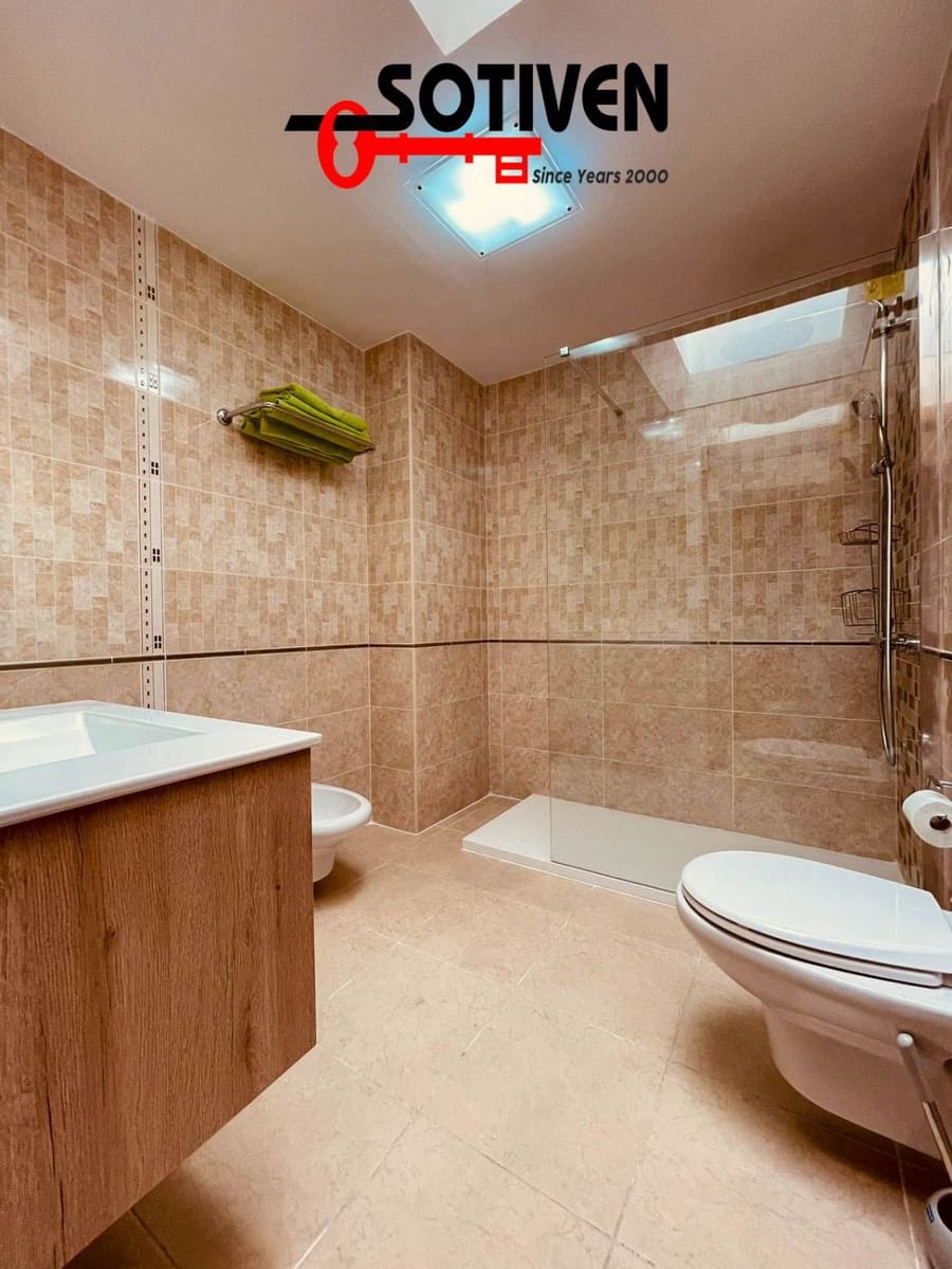 4 bedroom Villa for sale in Los Cristianos with garage - € 775,000 (Ref: 9611174)