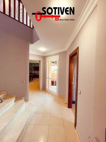 4 bedroom Villa for sale in Los Cristianos, Arona with garage - € 775,000 (Ref: 9611174)