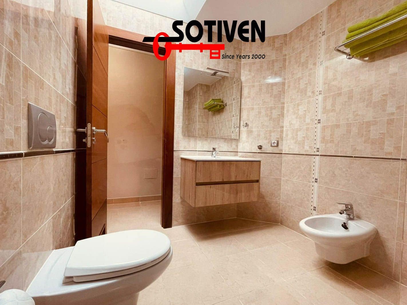 4 bedroom Villa for sale in Los Cristianos with garage - € 775,000 (Ref: 9611174)