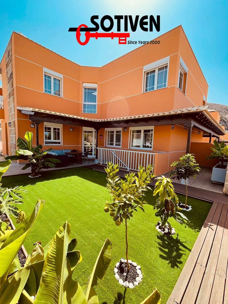 4 bedroom Villa for sale in Los Cristianos with garage - € 775,000 (Ref: 9611174)