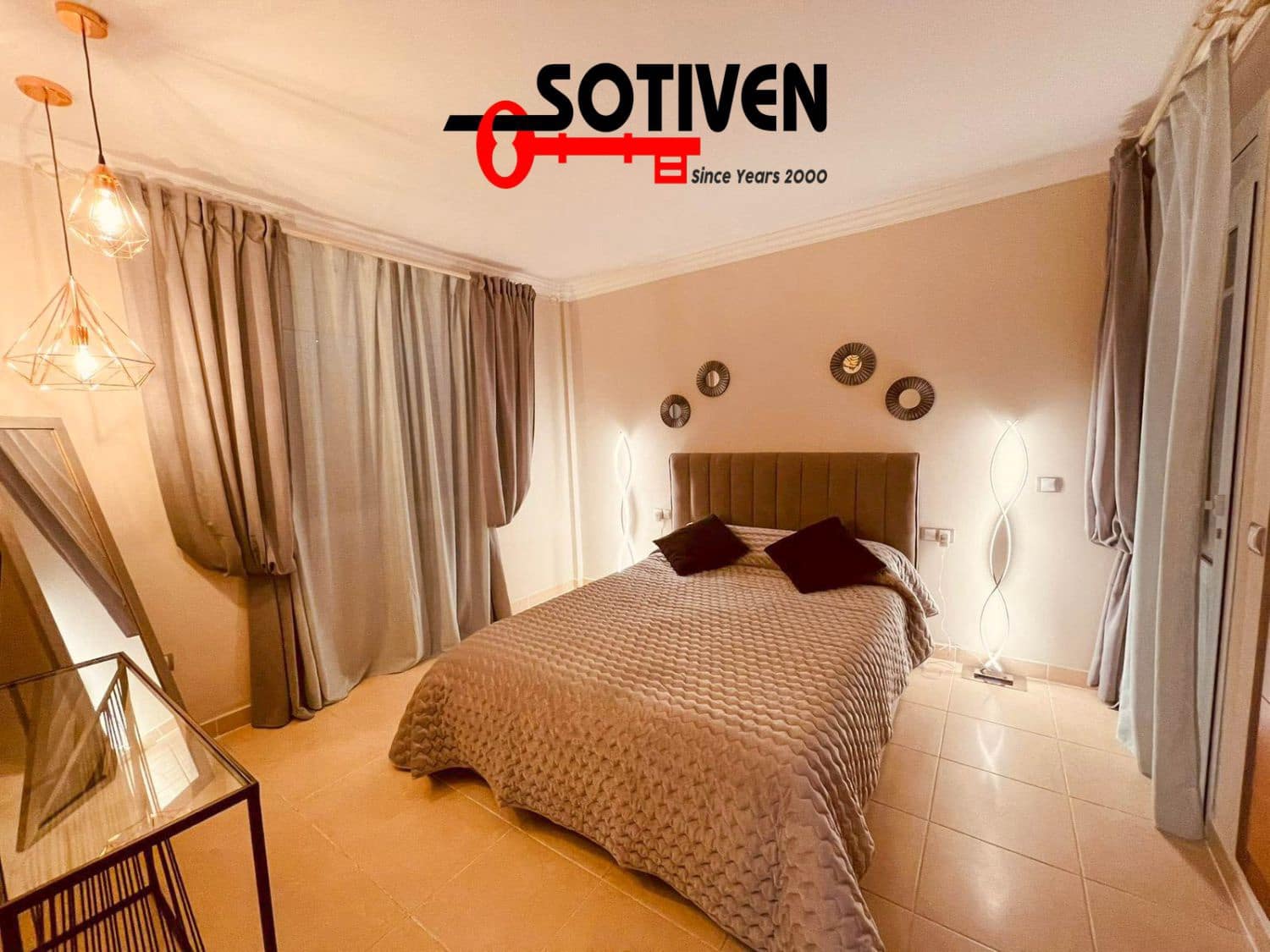 4 bedroom Villa for sale in Los Cristianos with garage - € 775,000 (Ref: 9611174)