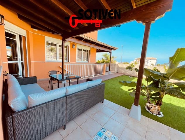4 bedroom Villa for sale in Los Cristianos, Arona with garage - € 775,000 (Ref: 9611174)