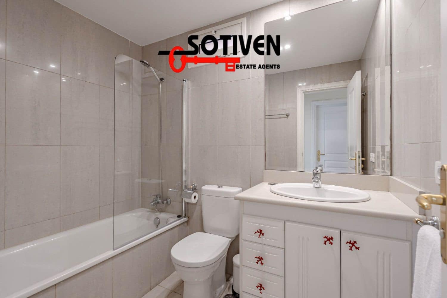 2 makuuhuone Huoneisto myytävänä paikassa Costa Adeje mukana 
autotalli - 840 000 € (Ref: 9651286)