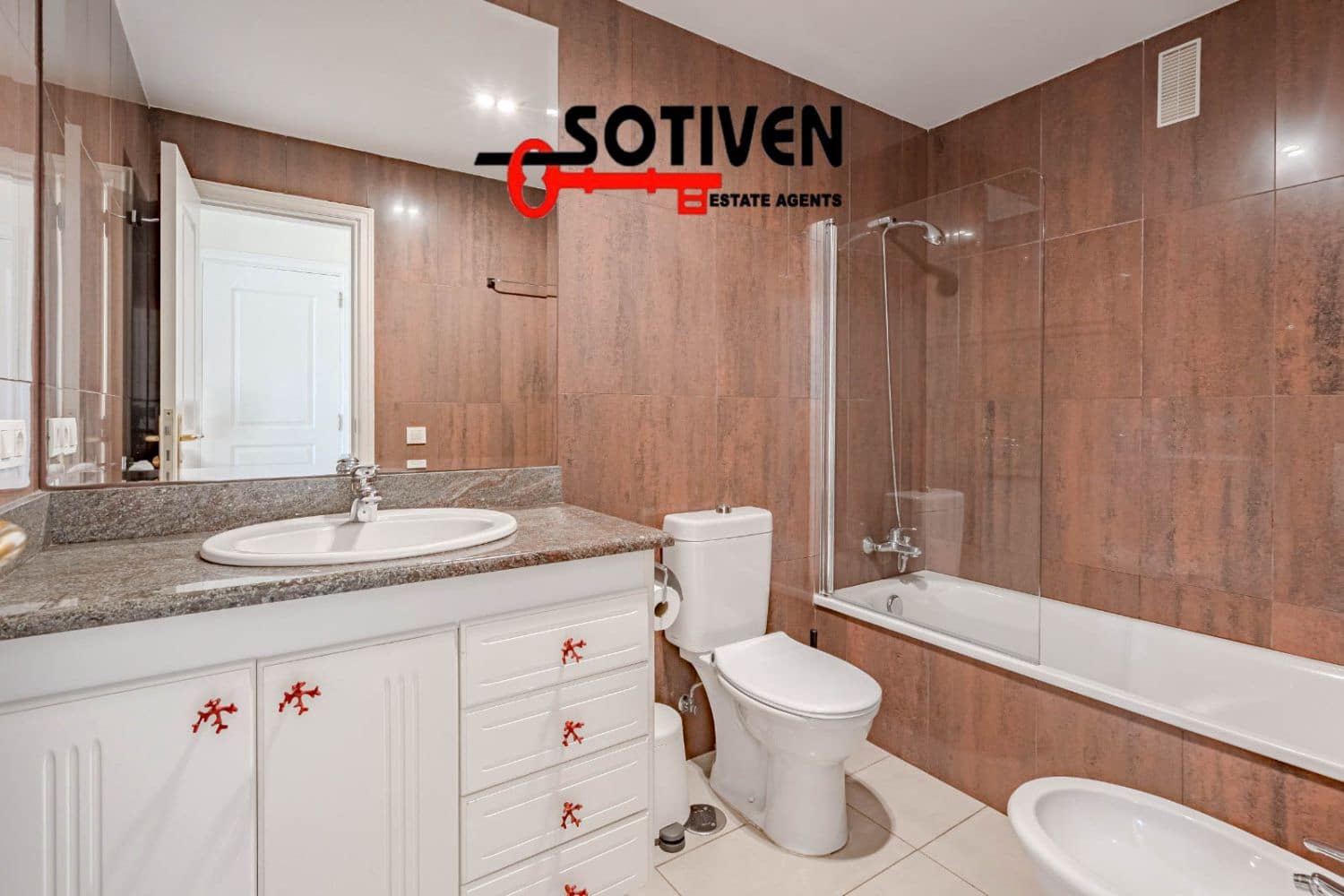 2 makuuhuone Huoneisto myytävänä paikassa Costa Adeje mukana 
autotalli - 840 000 € (Ref: 9651286)