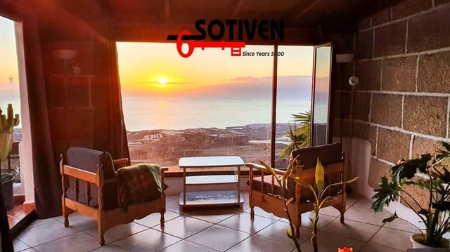 4 bedroom Townhouse for sale in Guía de Isora - € 449,500 (Ref: 9676993)