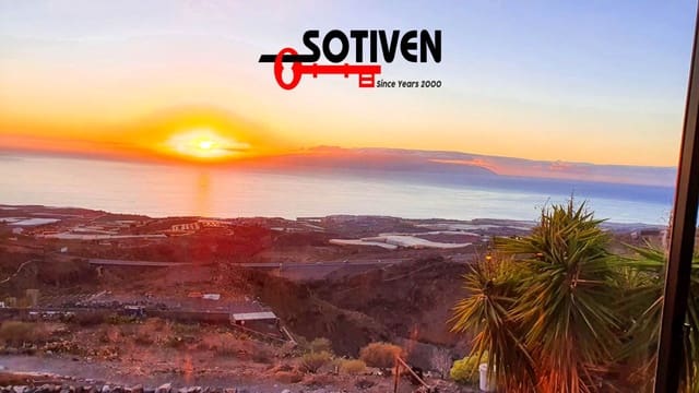 4 bedroom Townhouse for sale in Guía de Isora - € 449,500 (Ref: 9676993)