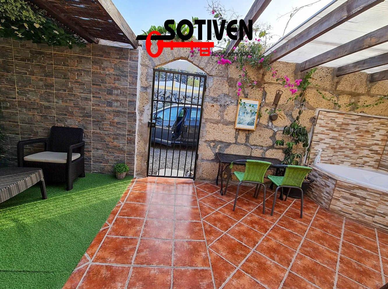 4 bedroom Townhouse for sale in Guia de Isora - € 449,500 (Ref: 9676993)