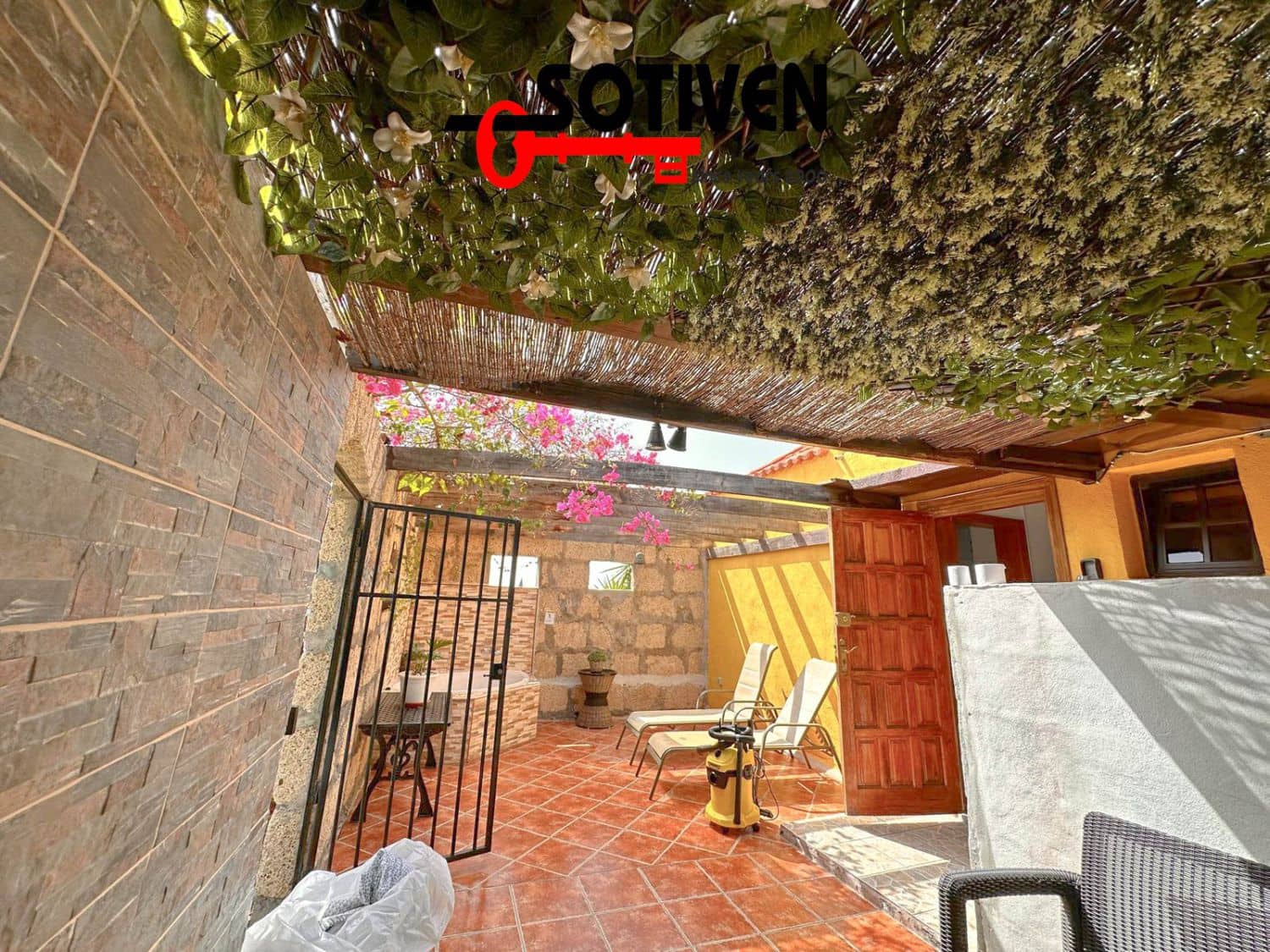 4 bedroom Townhouse for sale in Guia de Isora - € 449,500 (Ref: 9676993)