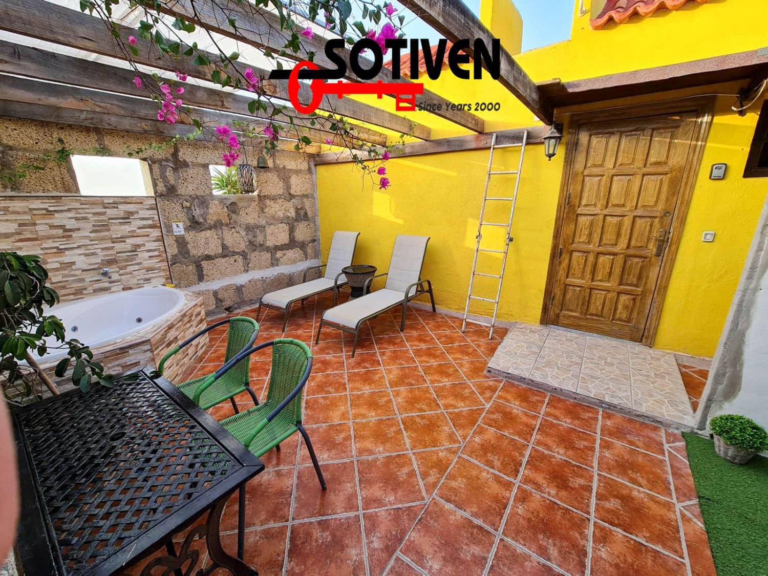 4 bedroom Townhouse for sale in Guia de Isora - € 449,500 (Ref: 9676993)