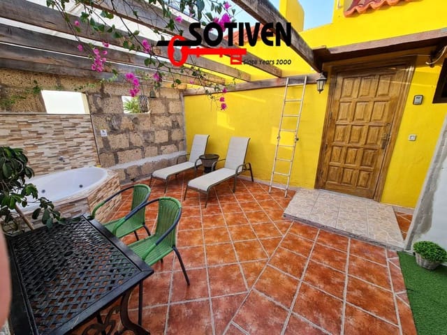 4 bedroom Townhouse for sale in Guía de Isora - € 449,500 (Ref: 9676993)