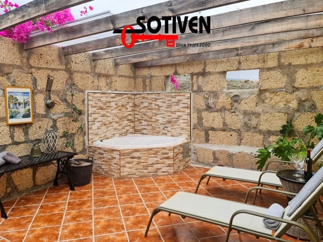 4 bedroom Townhouse for sale in Guía de Isora - € 449,500 (Ref: 9676993)