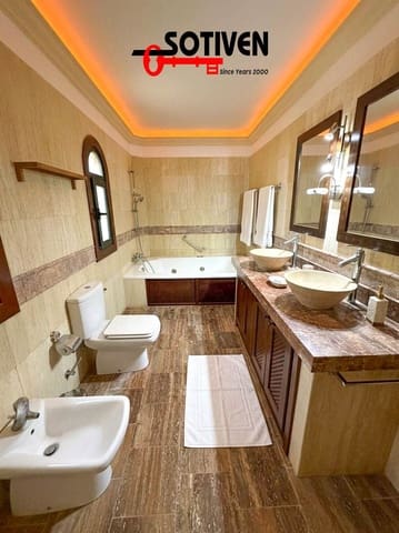 4 sypialnia Willa na sprzedaż w El Madroñal, Adeje - 1 170 000 € (Ref: 9731741)