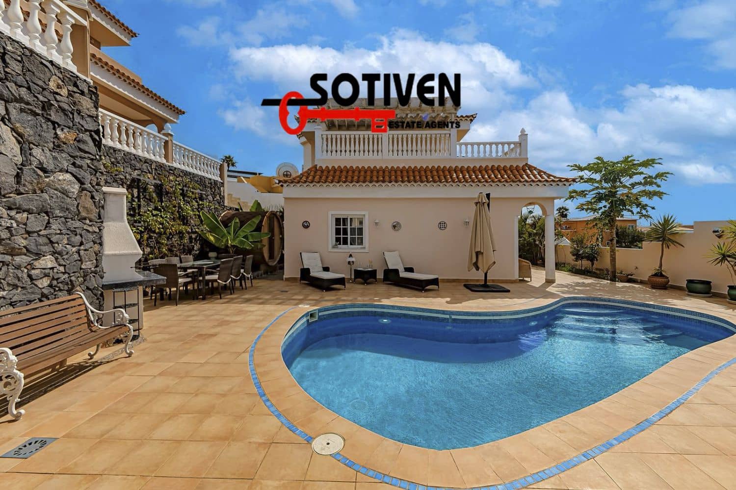 4 bedroom Villa for sale in Adeje with garage - € 890,000 (Ref: 9751691)