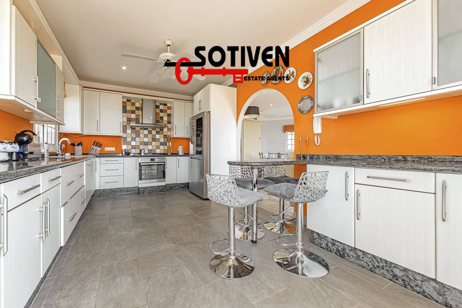 4 bedroom Villa for sale in Adeje with garage - € 890,000 (Ref: 9751691)