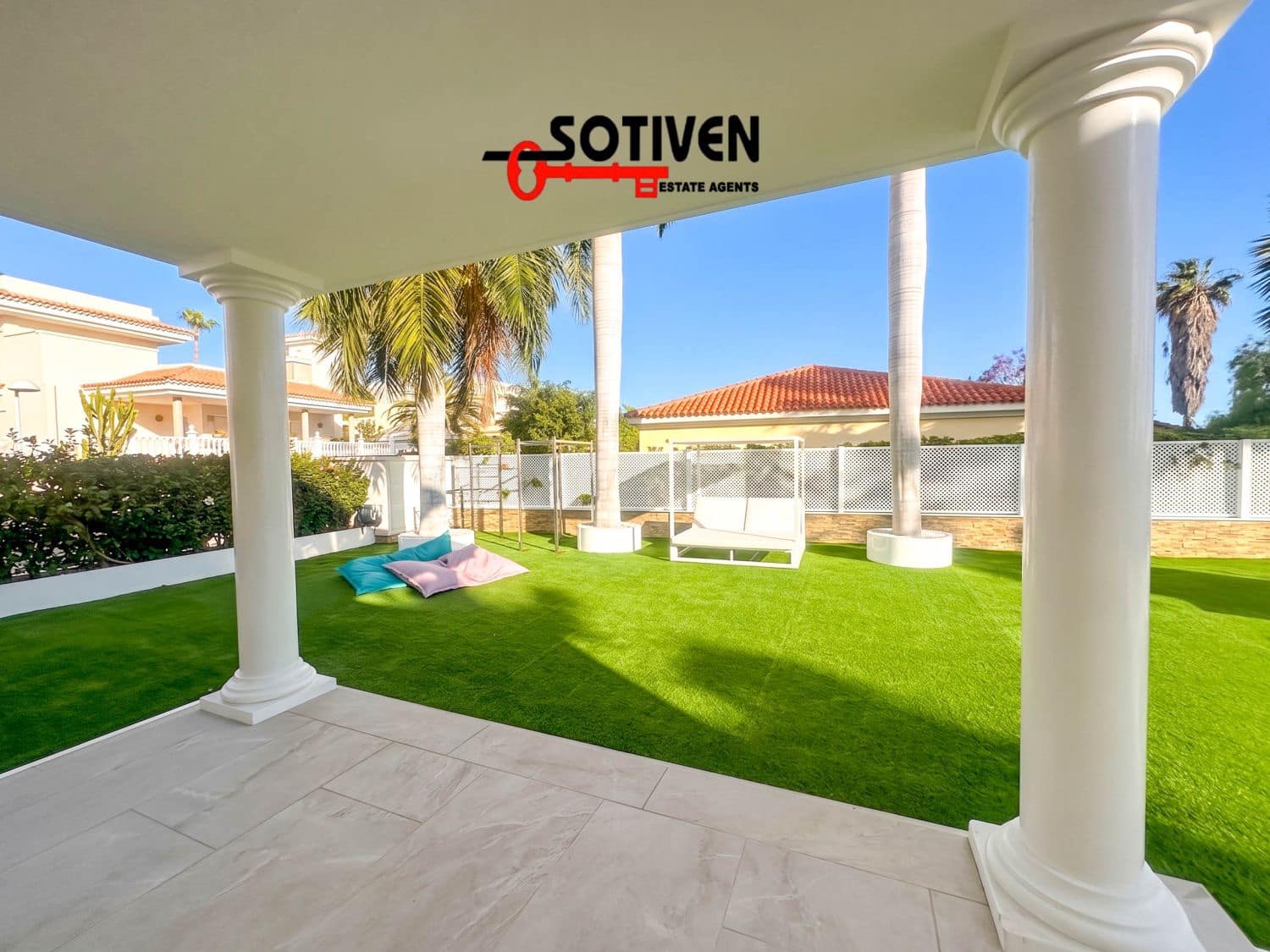 4 bedroom Villa for sale in La Caleta Adeje with garage - € 3,500,000 (Ref: 9817791)