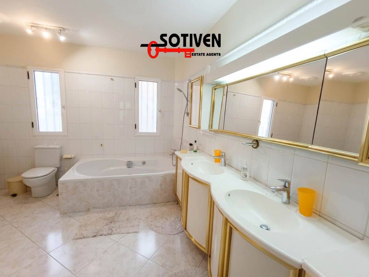 3 bedroom Townhouse for rent in Adeje - € 2,200 (Ref: 9828771)