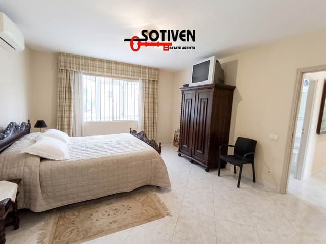 3 makuuhuone Omakotitalo vuokrattavana paikassa Adeje - 2 200 € (Ref: 9828771)