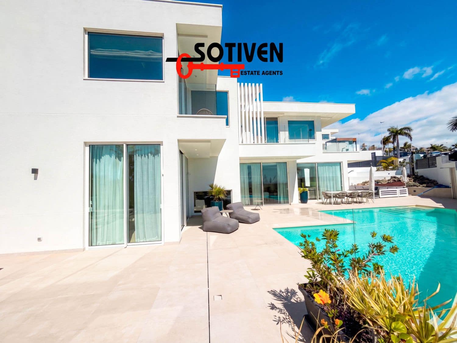 3 bedroom Villa for sale in Costa Adeje with garage - € 2,039,500 (Ref: 9880664)