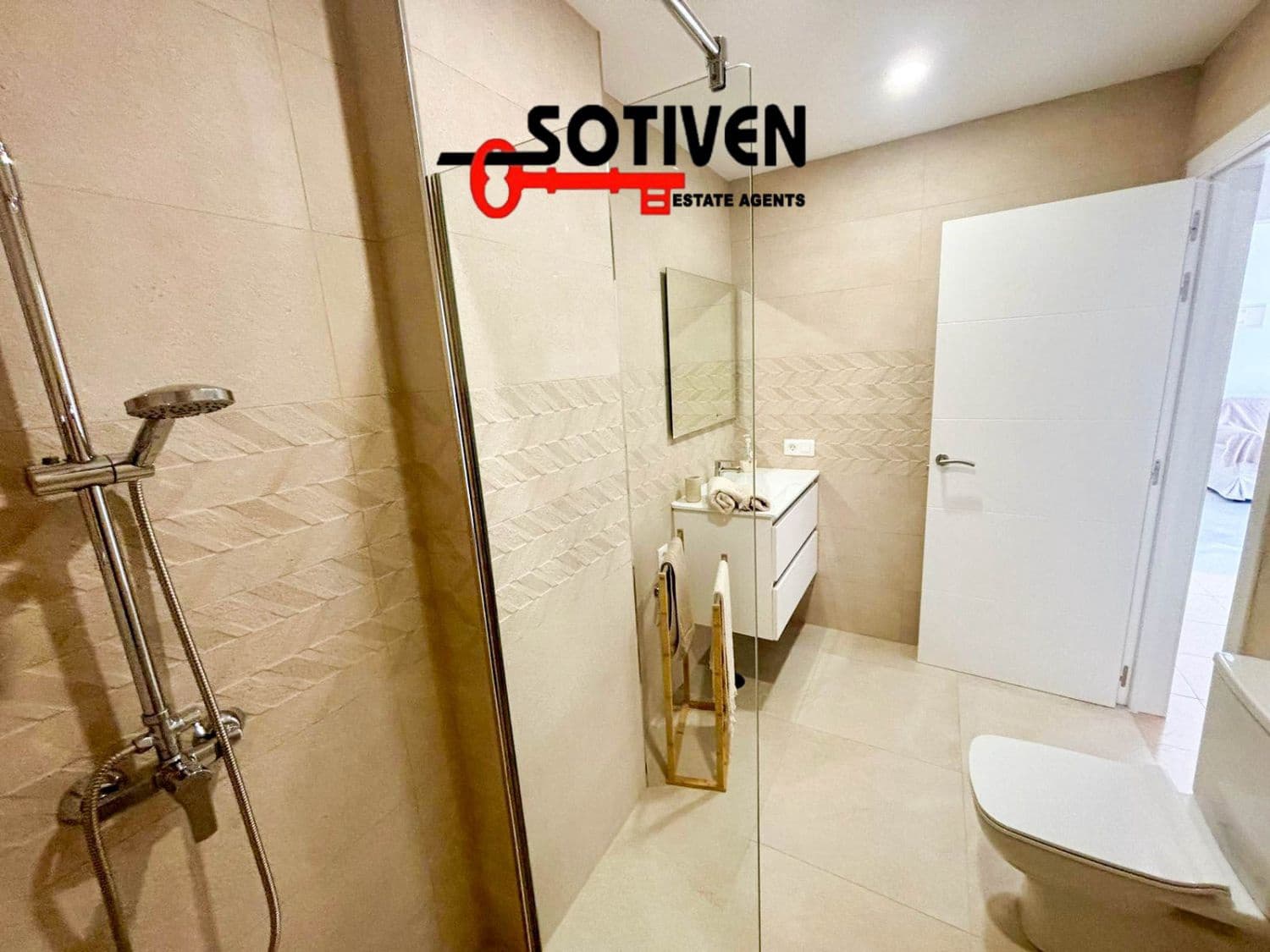 3 bedroom Apartment for sale in Alcala - € 265,000 (Ref: 9884229)