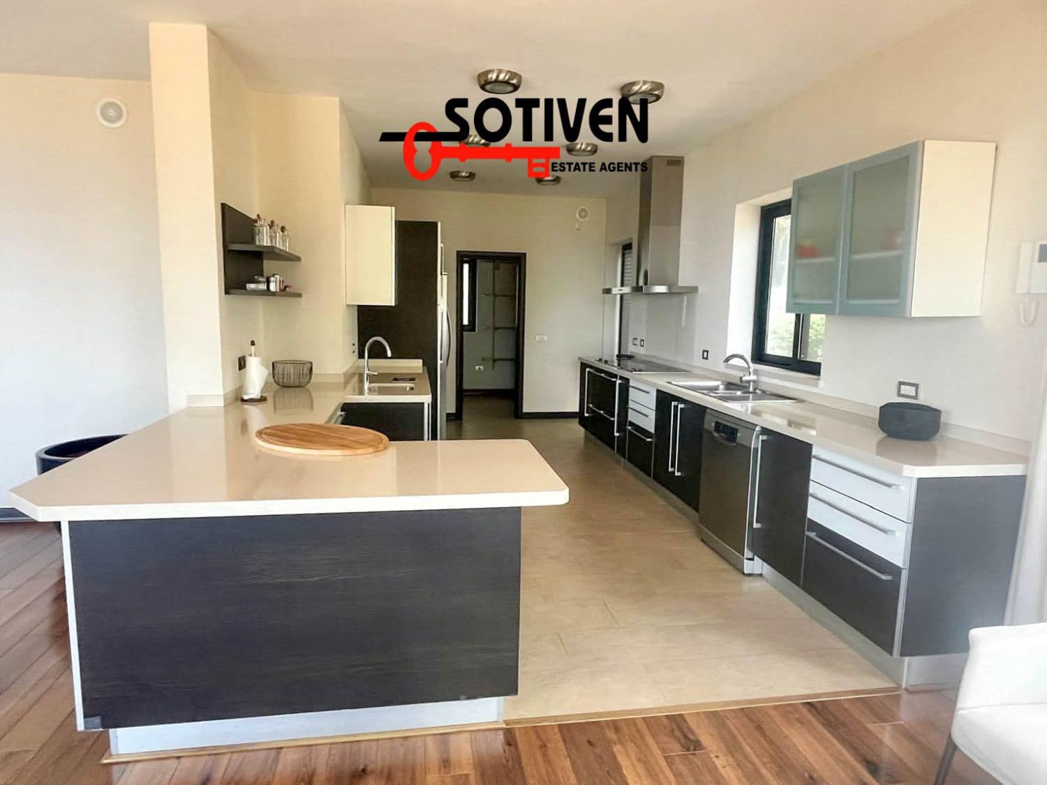4 makuuhuone Huvila vuokrattavana paikassa Los Realejos mukana 
autotalli - 4 000 € (Ref: 9910109)
