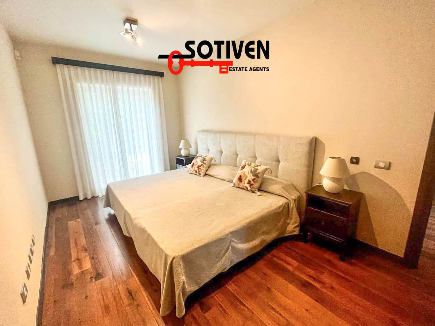 4 makuuhuone Huvila vuokrattavana paikassa Los Realejos mukana 
autotalli - 4 000 € (Ref: 9910109)