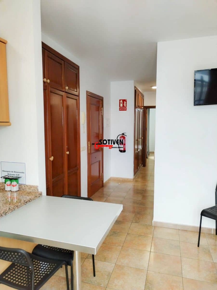 1 slaapkamer Appartement te huur in Adeje - € 750 (Ref: 9935970)
