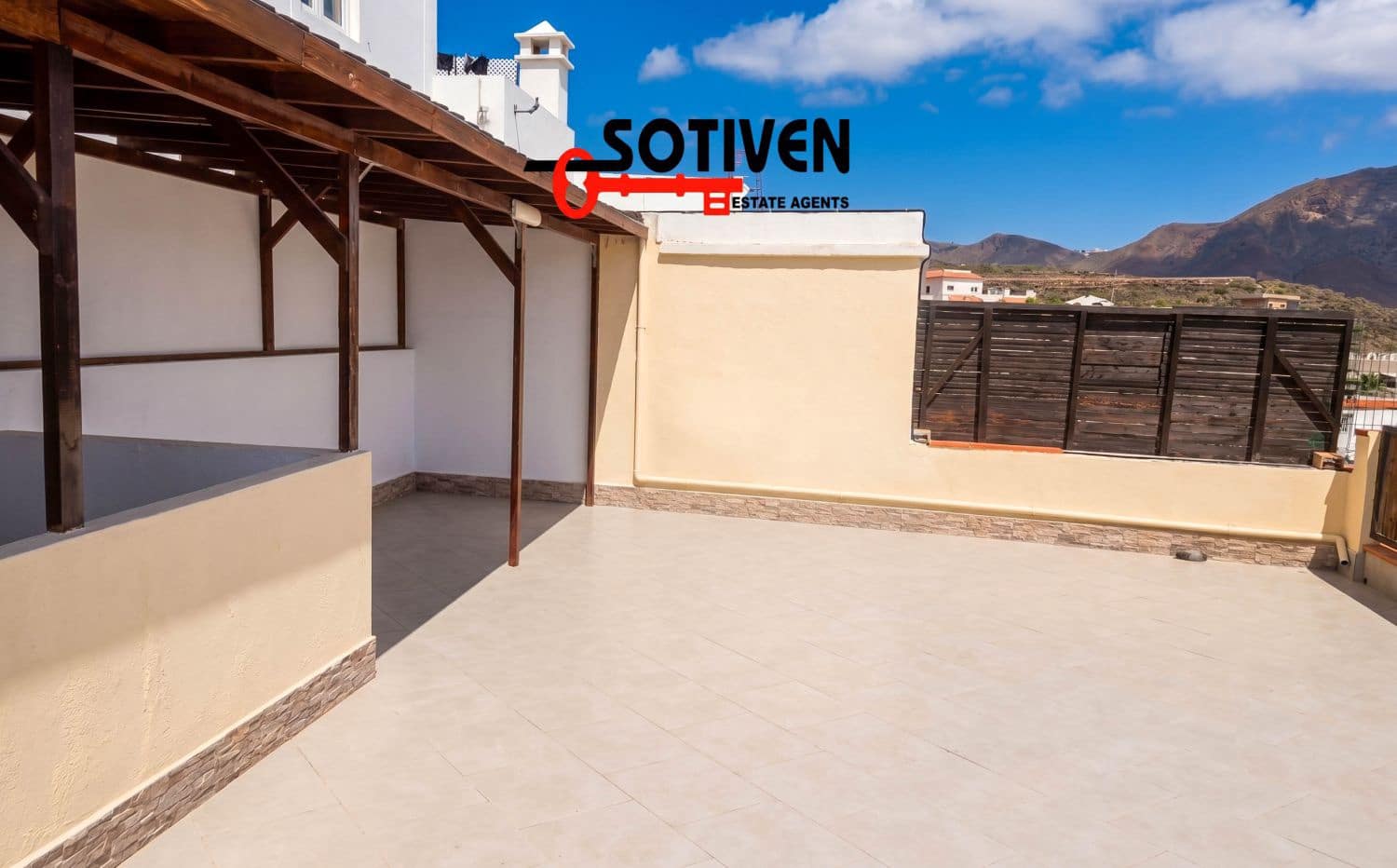 4 sypialnia Dom na sprzedaż w Valle de San Lorenzo - 357 000 € (Ref: 9969287)
