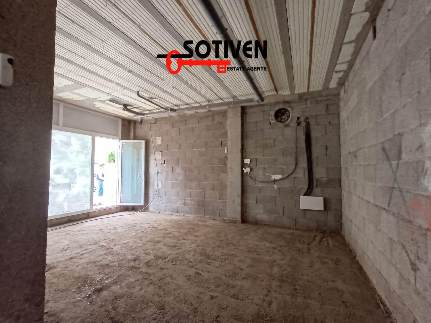 Commercial for sale in Cabo Blanco - € 157,500 (Ref: 9972917)