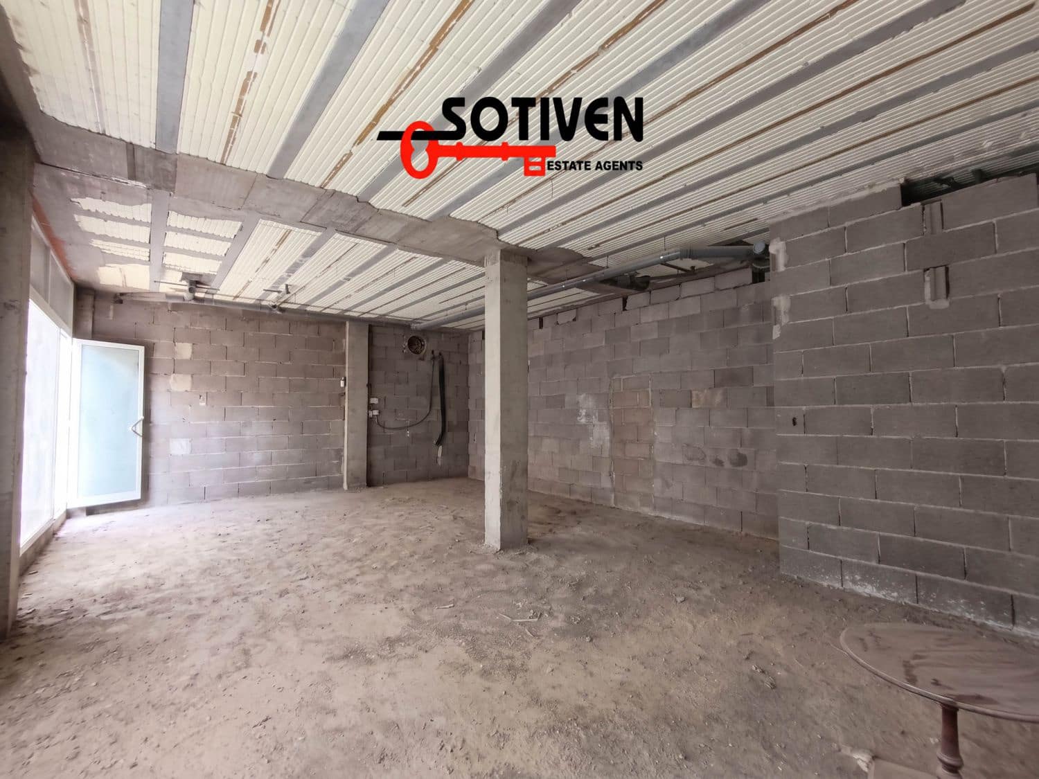 Commercial for sale in Cabo Blanco - € 157,500 (Ref: 9972917)