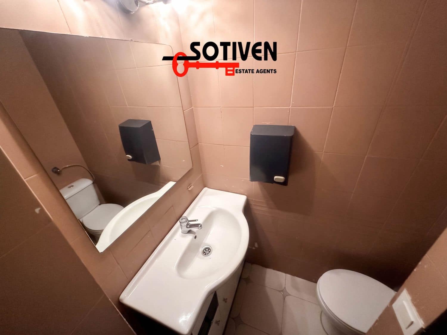 Erhverv til salg i Adeje - € 147.500 (Ref: 9990304)