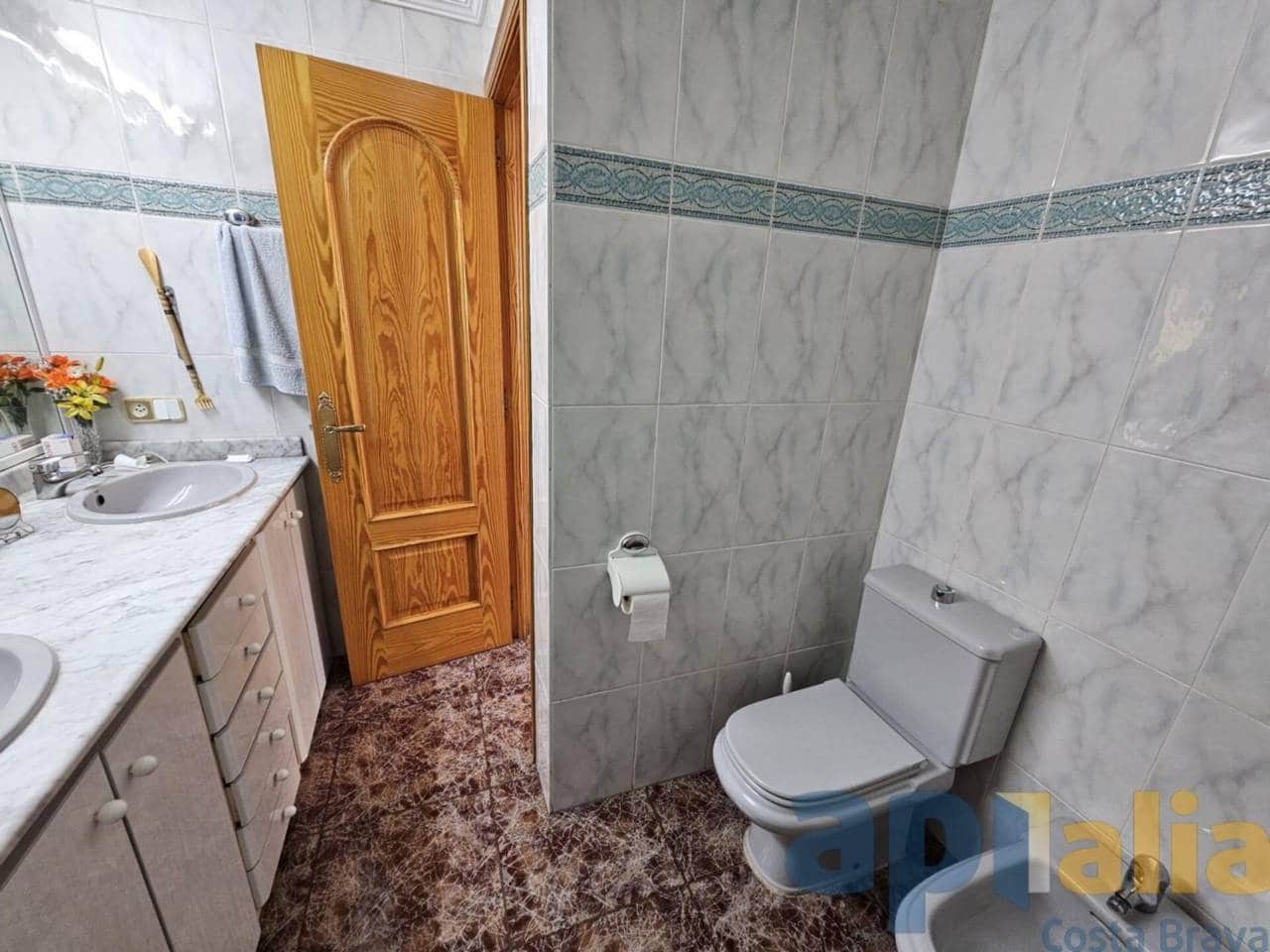 5 bedroom Villa for sale in Palamos - € 335,000 (Ref: 8511373)