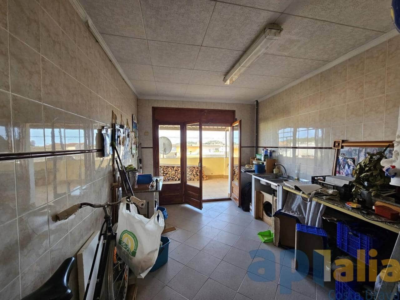 5 bedroom Villa for sale in Palamos - € 335,000 (Ref: 8511373)