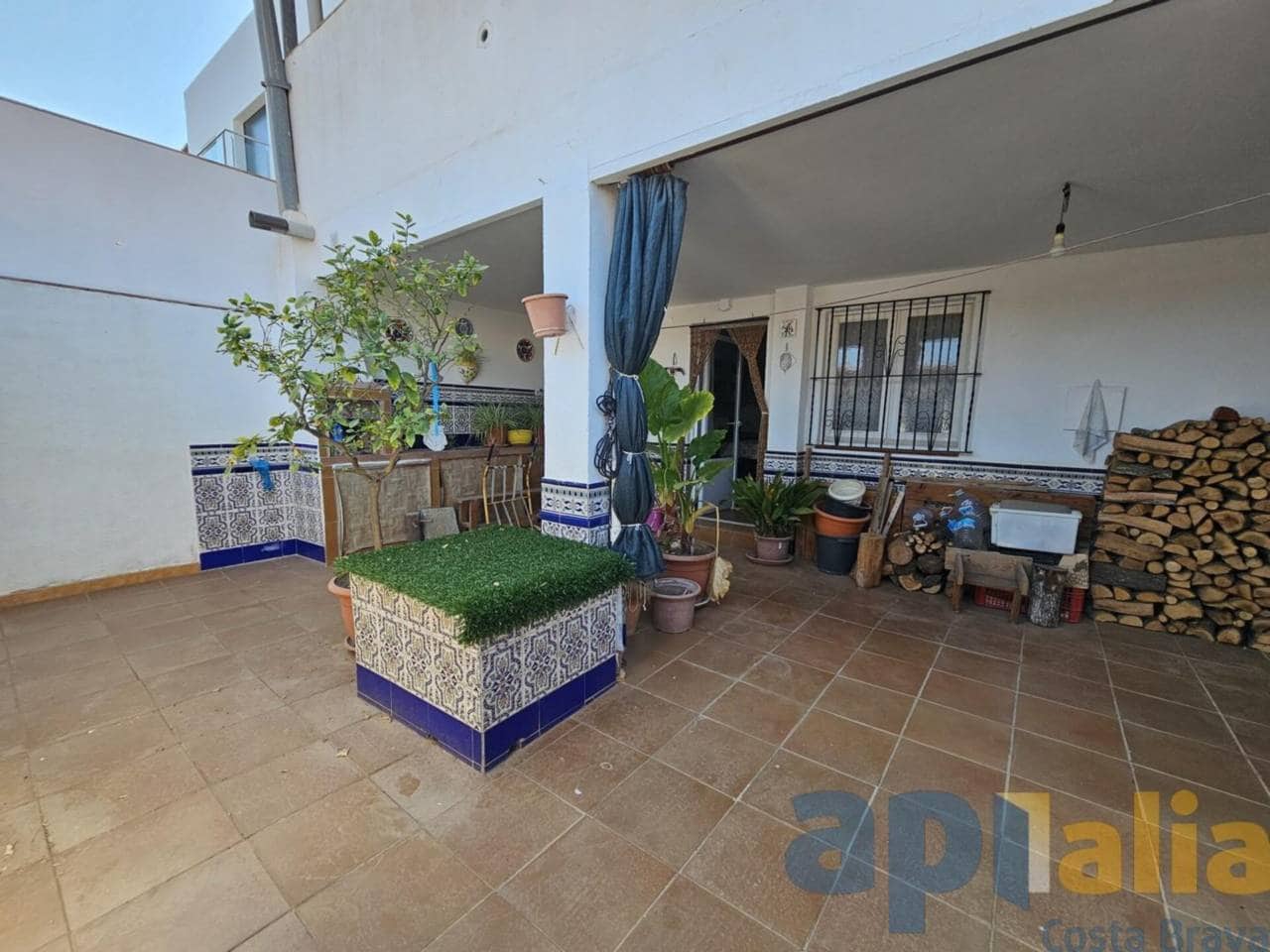 5 bedroom Villa for sale in Palamos - € 335,000 (Ref: 8511373)