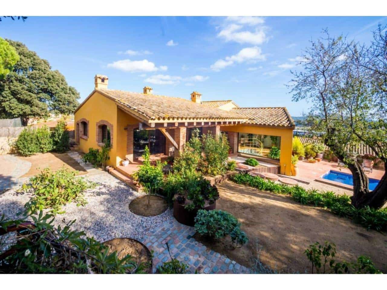 5 soveværelse Villa til salg i Mont-ras med swimmingpool garage - € 1.180.000 (Ref: 8731529)